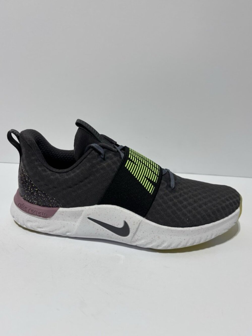 Nike Women’s In Season Training 9 Shoes Gray, Size 9.5 M